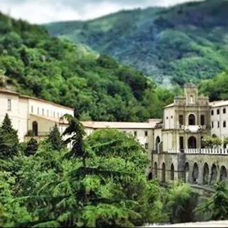 Via Vincenzo Biscardi - 2 كوزنسا